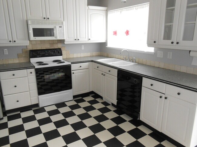 Building Photo - Spacious 4 Bed/2 Bath Home in Loveland
