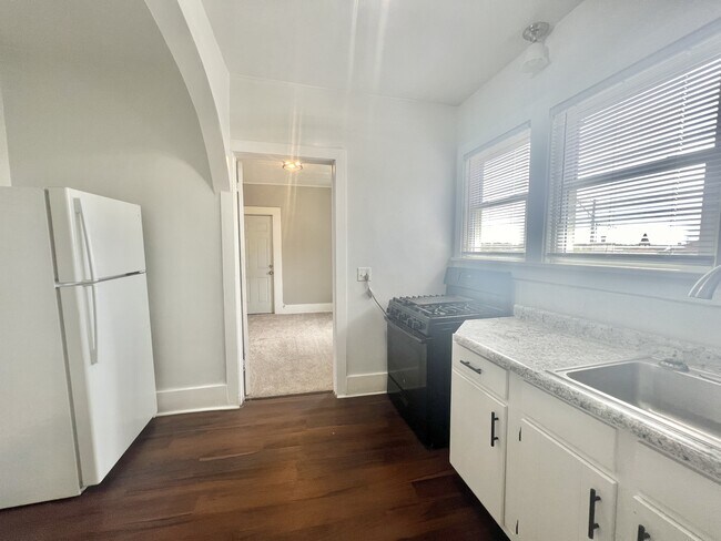 Building Photo - 306 N Academy St