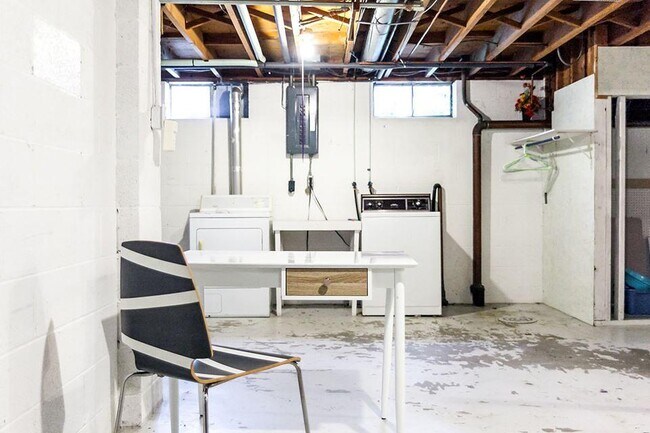 Building Photo - 5097 Wardcliff Dr. Unit A