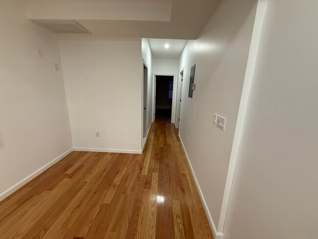 Building Photo - 23 E 44th St