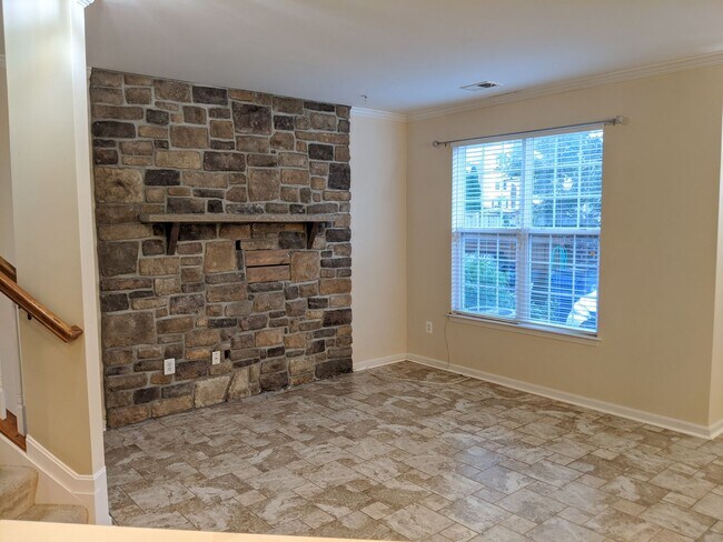 Building Photo - 3 Level townhouse in Frederick available e...