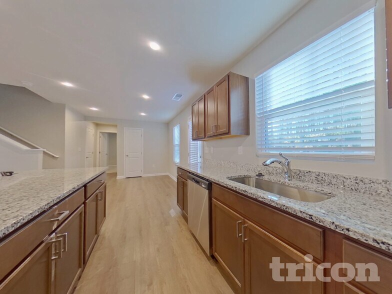 Building Photo - 8991 Celtic Dr