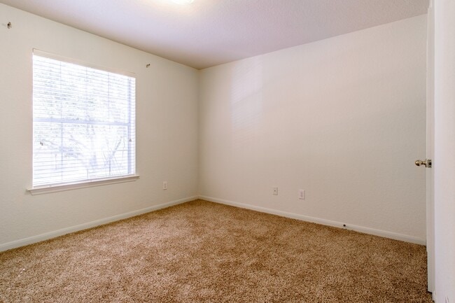 Building Photo - 2918 Five Oaks Dr