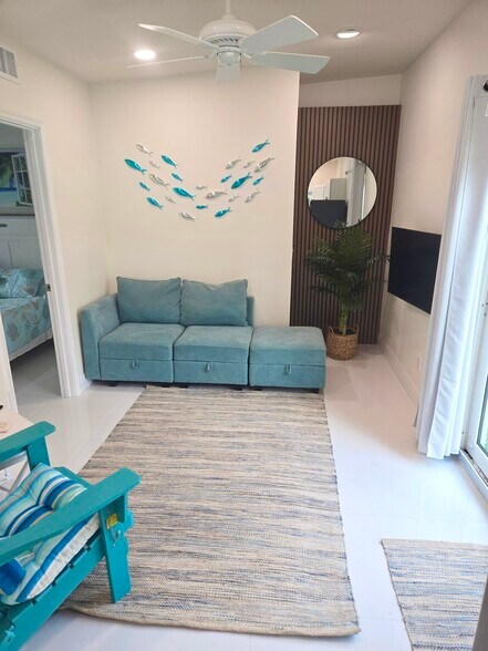 Building Photo - 877 Bruce Ave