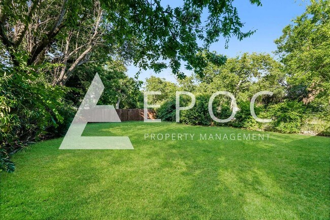 Building Photo - 719 N 13th St