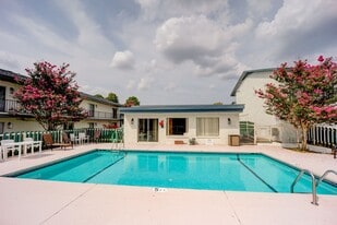 Building Photo - Mill Creek: 1 & 2 Bedroom Apartments with Pool & Clubhouse