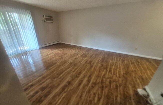 Interior Photo - 3239 Bishop Street