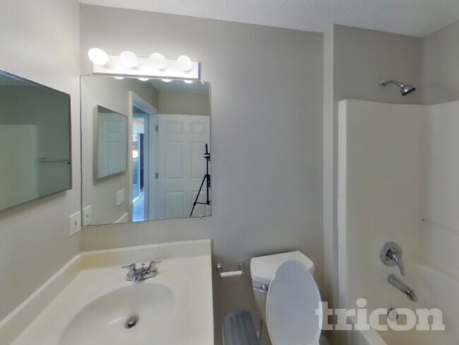 Building Photo - 9297 Oak Grove St