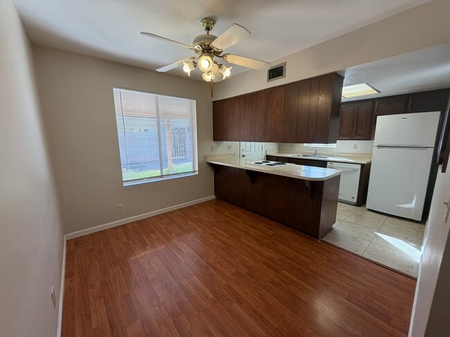 Primary Photo - 121 E 14th Pl