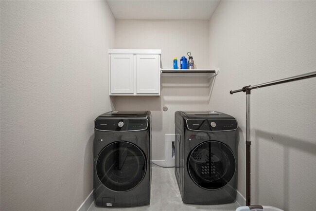 Building Photo - 5914 Emerald Ranch Ln