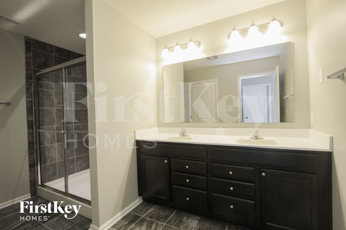 Building Photo - 380 Thunderwood Dr