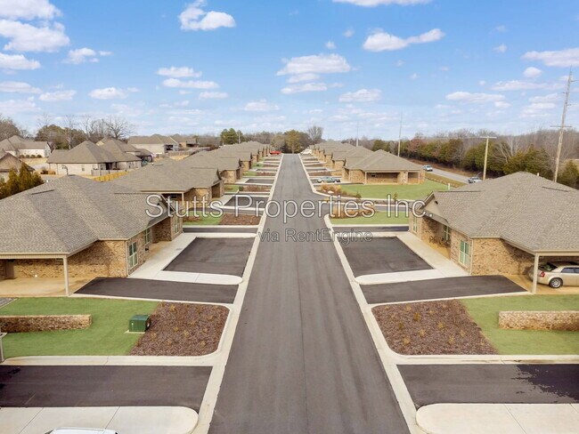 Building Photo - 216 Bentbrook Pl