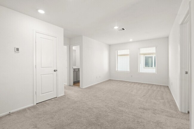 Building Photo - 5026 Lavaridge Dr