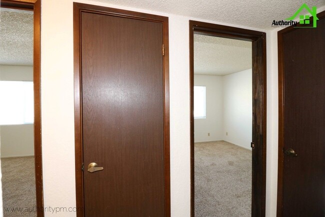 Building Photo - 900 Jamieson Ct