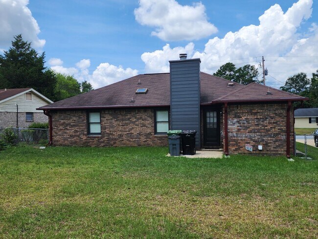 Building Photo - 3034 Lansing Ave