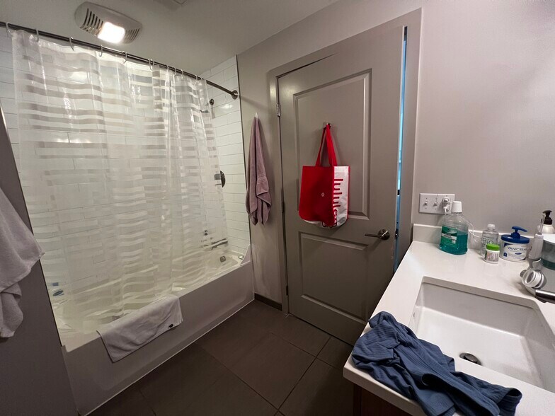 Building Photo - 44 Marion St