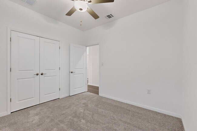 Building Photo - 1204 Purple Martin Dr