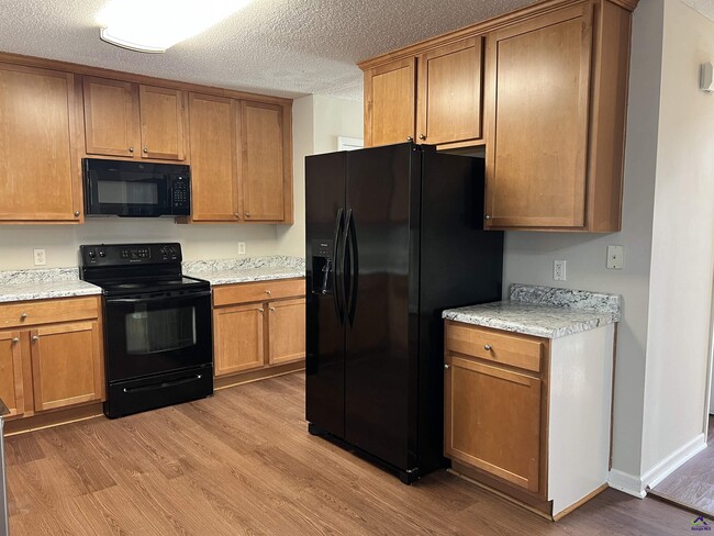 Building Photo - 401 Timberwind Dr