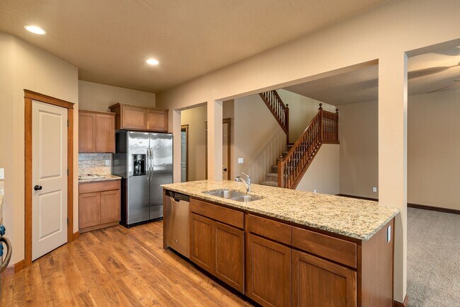 Building Photo - Great Location, Single Family Home, CDA, Pet Friendly