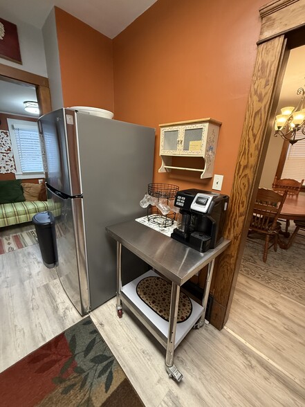 Building Photo - 852 Aetna St