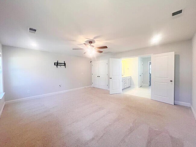 Building Photo - 1105 Cortland Vly