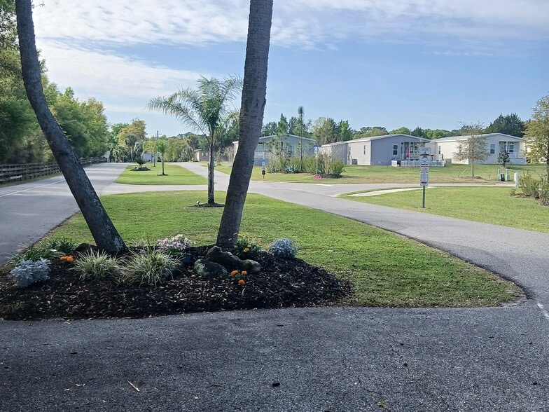 Building Photo - 637 Pine Brook Cir