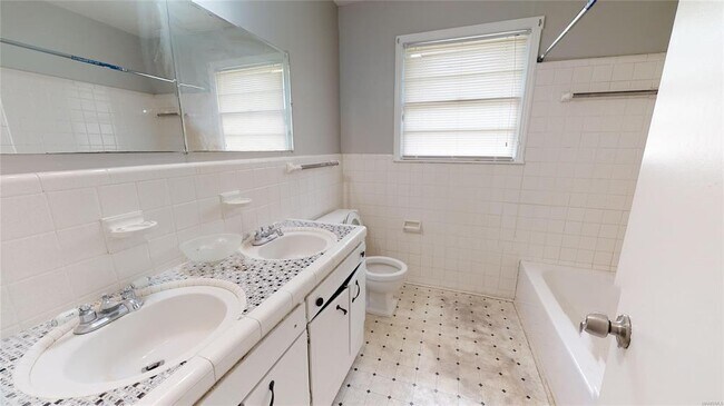 Building Photo - 3252 Cheltenham Dr