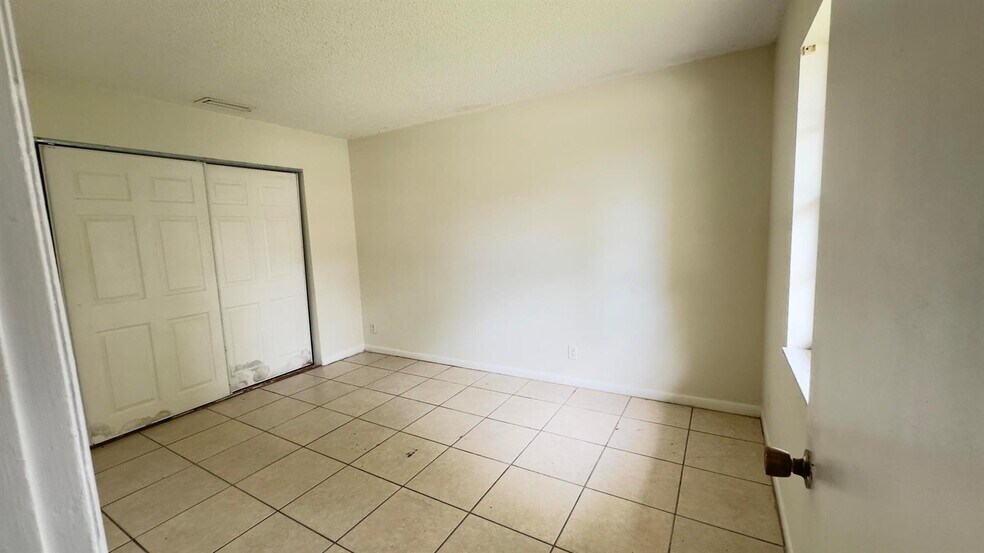 Building Photo - 1119 Goldenrod Rd