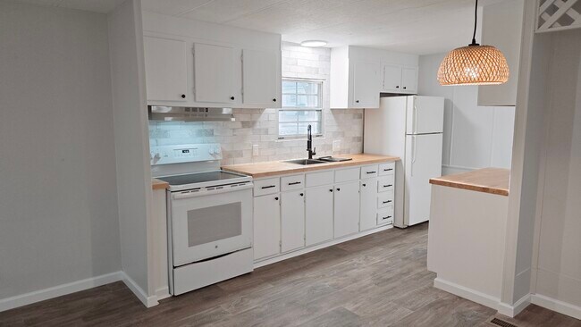 Building Photo - 77 3rd St