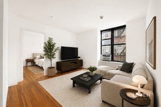 Building Photo - 317 W 95th St