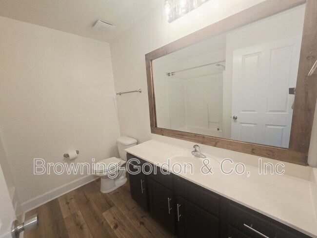 Building Photo - 8601 Peckham Ln