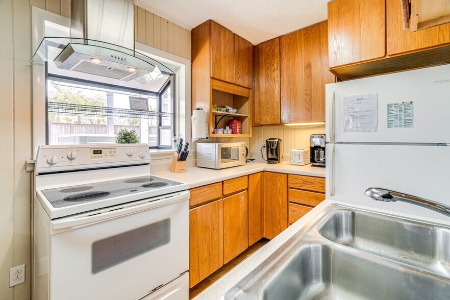 Building Photo - 705 Alsace Lorraine Ave