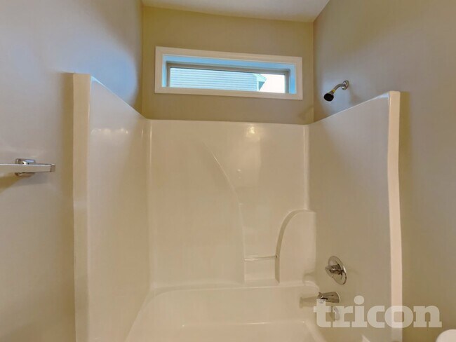 Building Photo - 246 Viking Ln