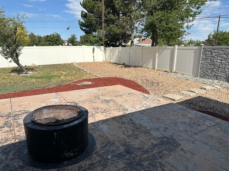 Building Photo - 3396 S Lorraine Cir