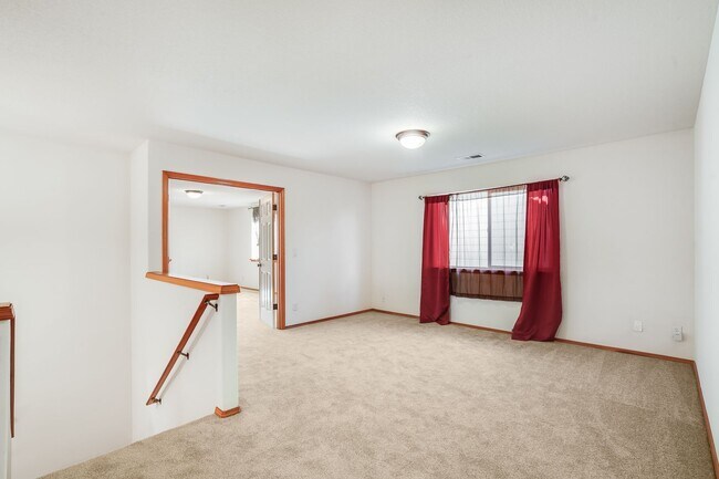 Building Photo - Spacious 5-Bed Bethany Home with Solar, A/C & Private Wooded Setting — Available Now!