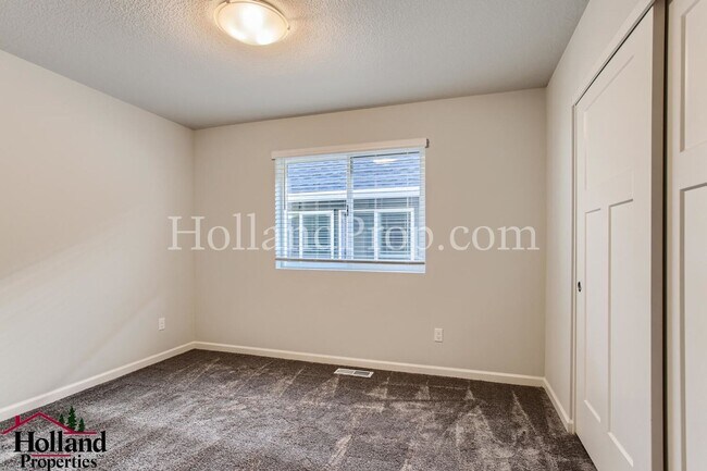 Building Photo - Gorgeous 4 Beds 2.5 Baths Single Family in...