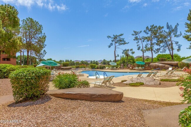 Building Photo - 4303 E Cactus Rd