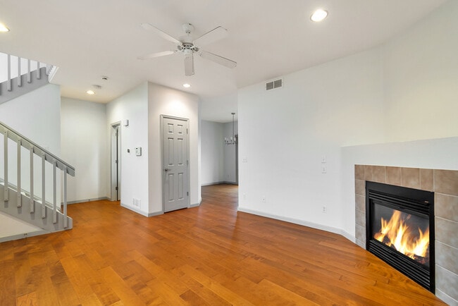 Building Photo - 2BR w/ 2-Car Garage & Fireplace in Littleton