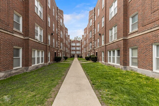 Building Photo - 310 N Menard
