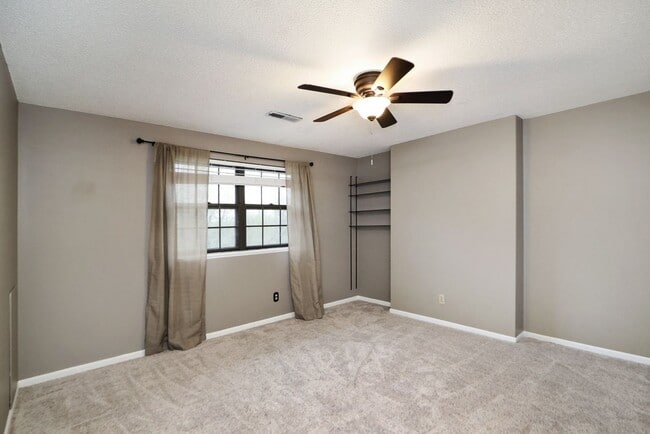 Building Photo - 340 Twykingham Pl