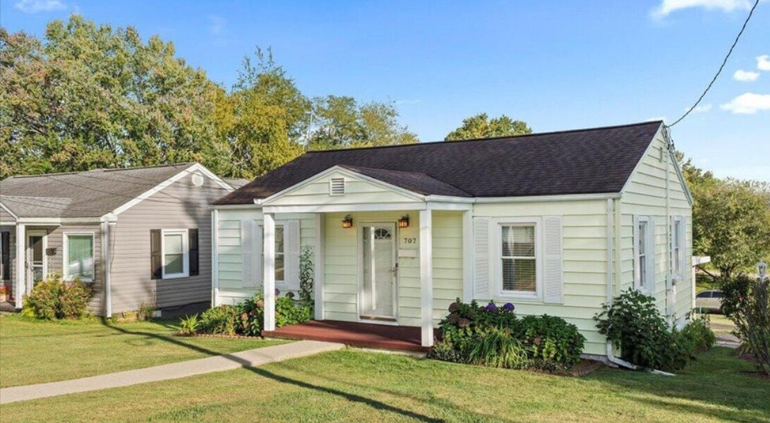 Building Photo - 707 Lincoln Ave