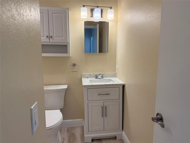 Building Photo - 602 NE 38th St