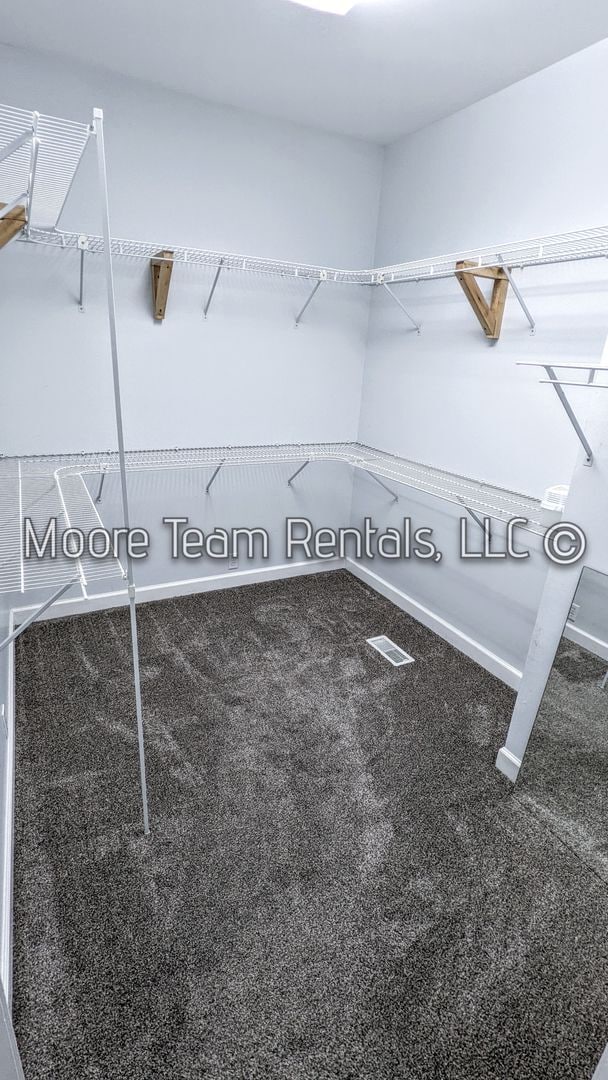 Building Photo - 2 Bed Cape Cod + Large Hobby Room