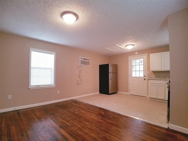 Building Photo - 2104 N Galveston Ave