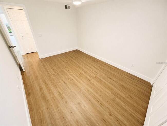 Building Photo - 4702 Sutton Terrace
