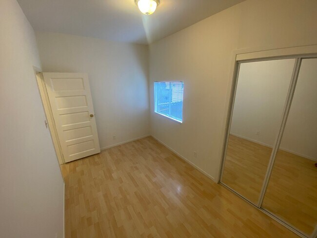 Building Photo - Charming Oakland Home in Desirable Neighborhood