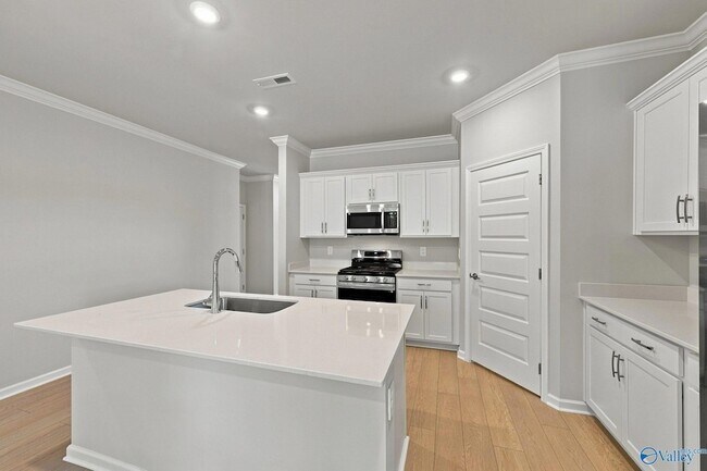 Building Photo - 7211 Holly Creek Dr SE