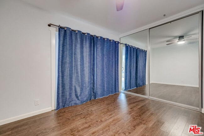 Building Photo - 230 S Catalina Ave