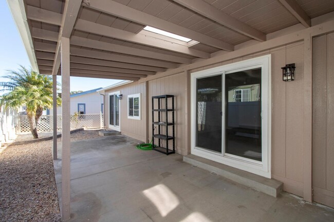 Building Photo - Brand new remodeled home located in Great ...