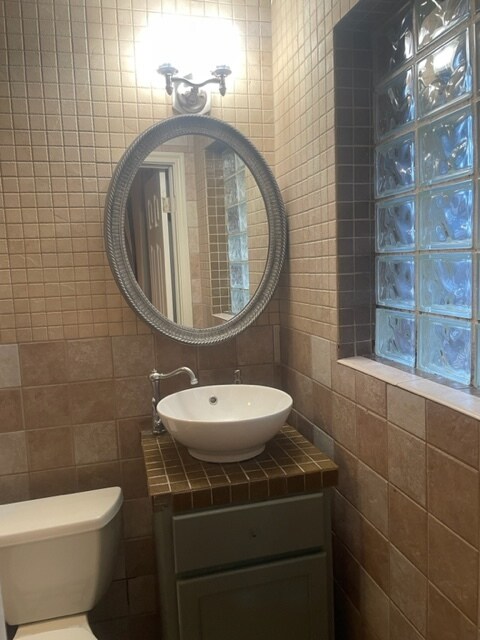 Building Photo - 10020 Losa Dr